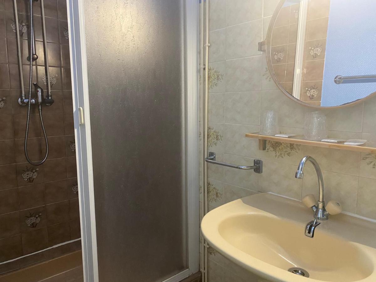 Hotel De La Poste Falaise  Eksteriør billede